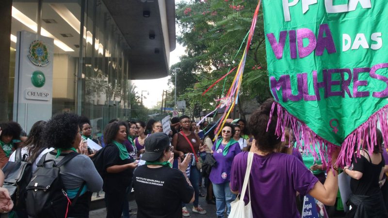 Projeto que equipara aborto a homicídio não sairá da pauta, diz autor
