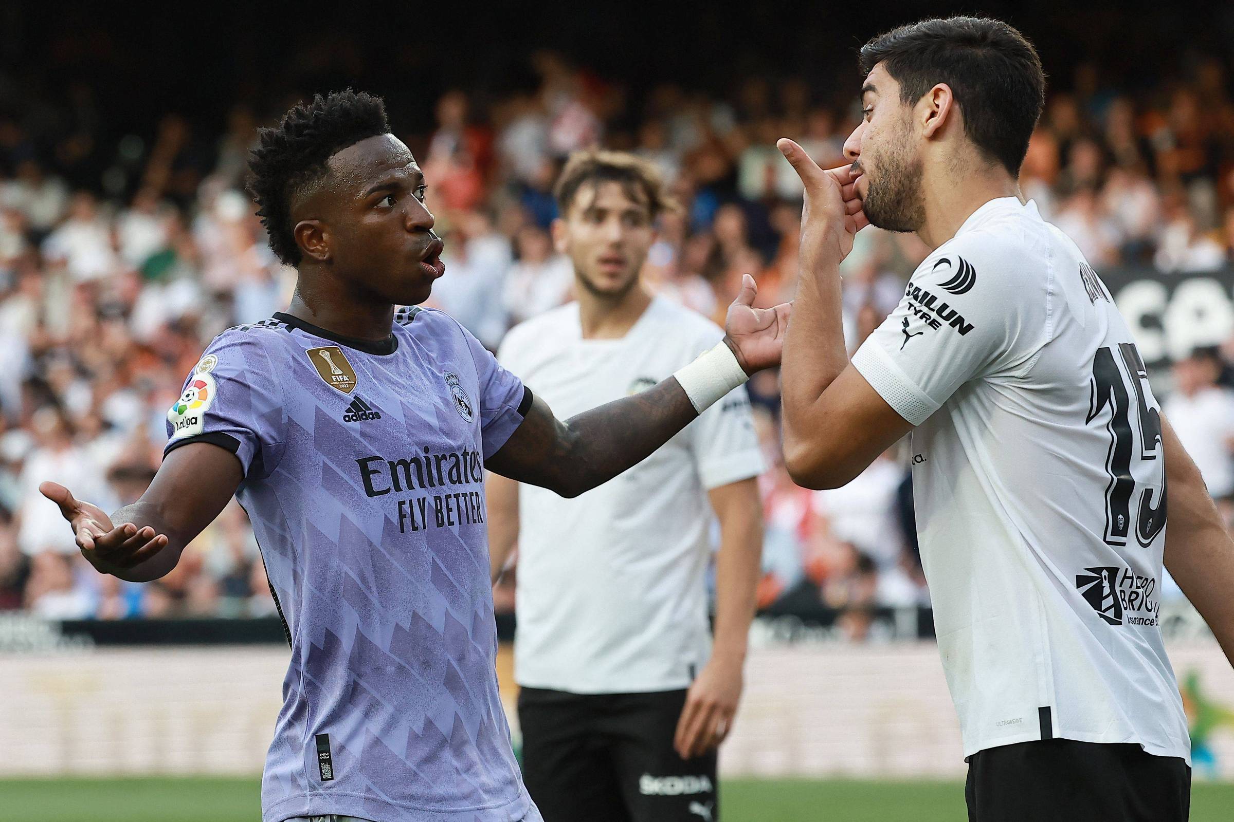 Racismo: trio que atacou Vini Jr. pega 8 meses de prisão – 10/06/2024 – Esporte