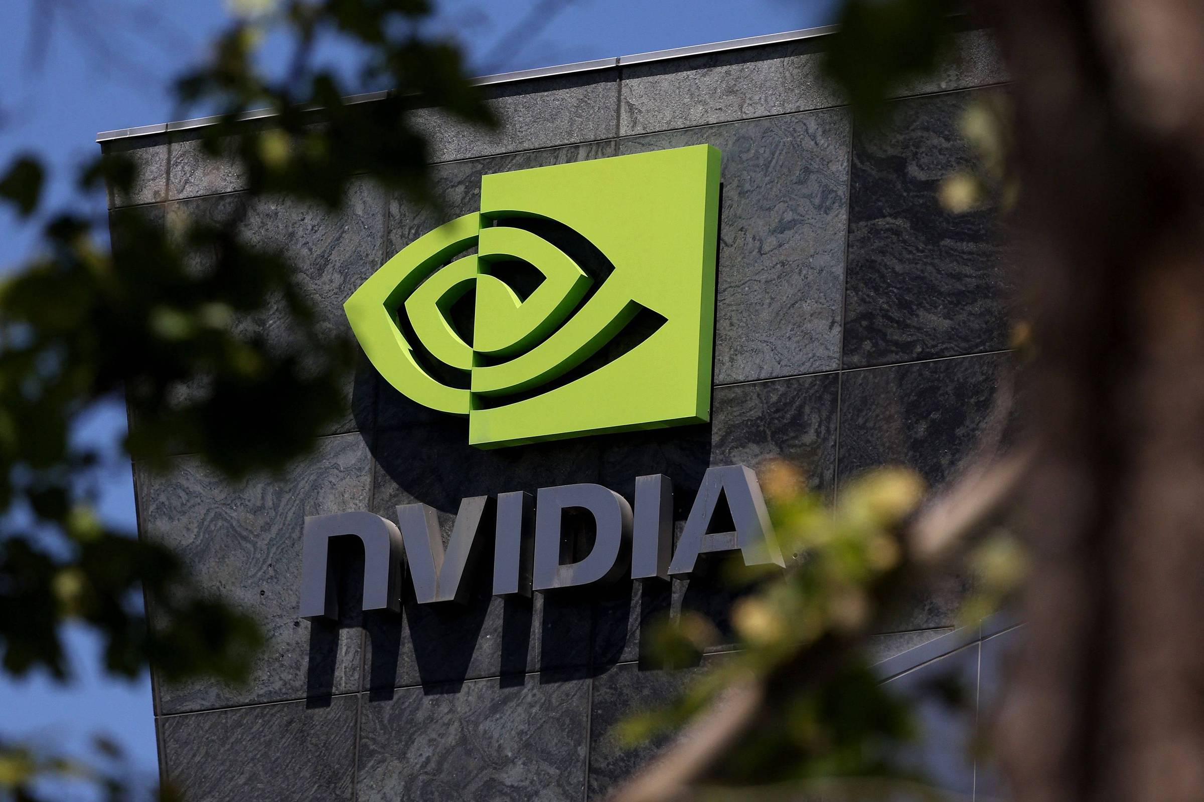 Receita da Nvidia supera expectativas com aumento da demanda por chips de IA – 22/05/2024 – Mercado