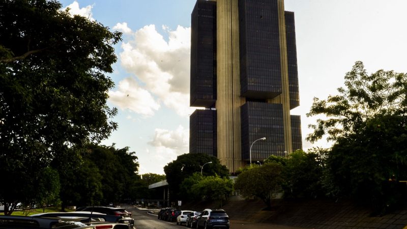 Relator entrega parecer da PEC que dá autonomia orçamentária ao BC