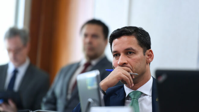 Senado não fez acordo com Câmara e governo sobre “taxa das blusinhas”, diz relator