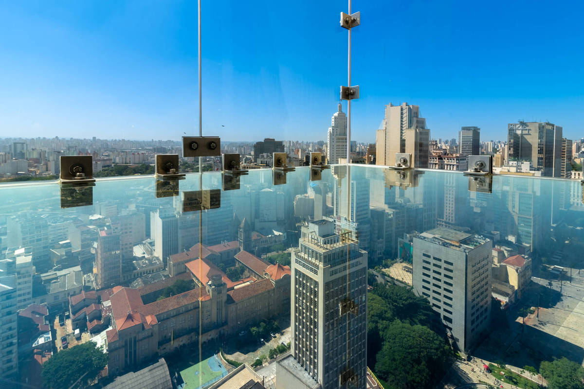 Turistas ficam presos uma hora em elevador no Sampa Sky – 30/05/2024 – Cotidiano
