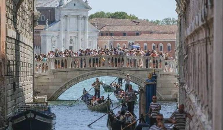 Vídeo: Europa toma medidas para frear o turismo de massa – 25/06/2024 – Tv Folha