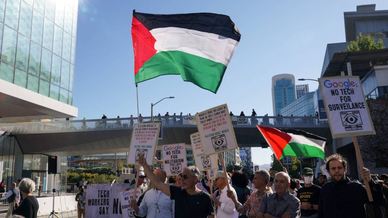 Vídeo: protesto anti-Israel interrompe evento da Amazon – 26/06/2024 – Tec