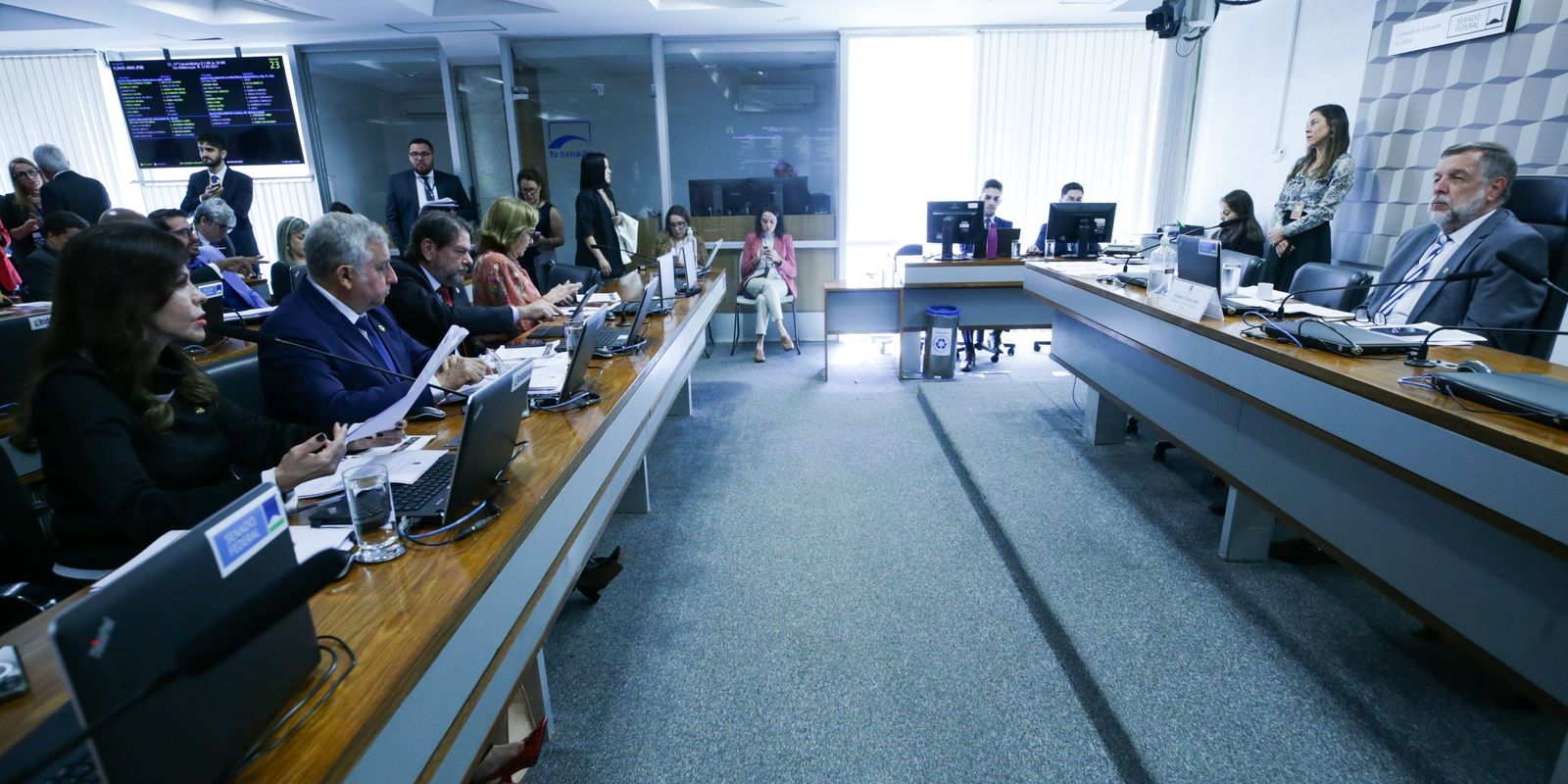 Votação do Novo Ensino Médio é adiada novamente em comissão do Senado