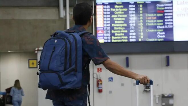 Passagens aéreas podem aumentar em até 20% com tributária