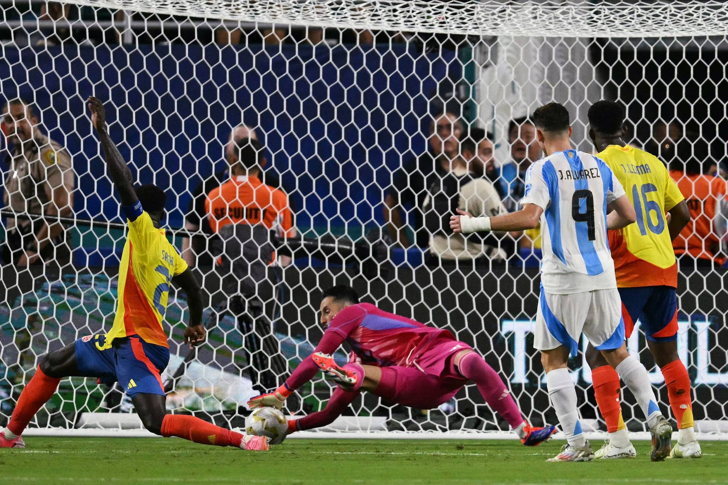 Argentina supera final caótica e lesão de Messi para conquistar a Copa América – 15/07/2024 – Esporte