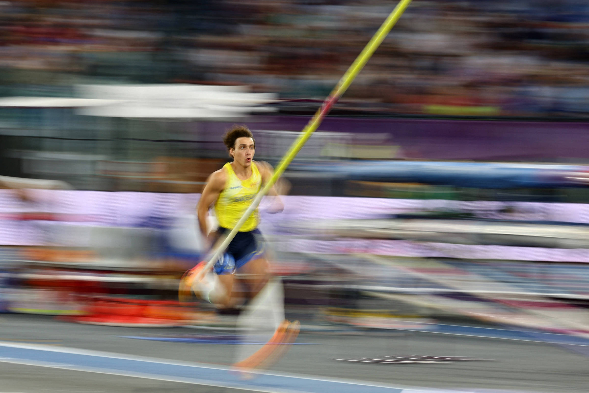Armand Duplantis salta em Paris por recorde olímpico – 15/07/2024 – Esporte