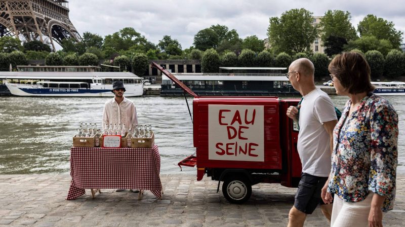 Artista vende água do rio Sena ‘ligeiramente contaminada’ – 14/07/2024 – Esporte