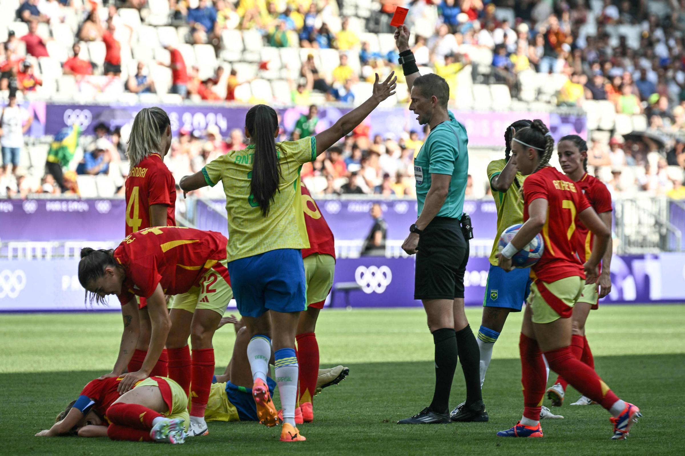 Com Marta expulsa e em prantos, Brasil perde para Espanha – 31/07/2024 – Esporte