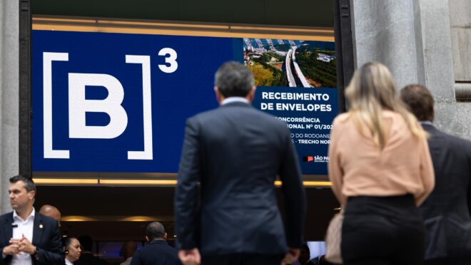 Estrangeiros retiram recursos da B3 e saldo negativo bate R$ 40 bi no ano