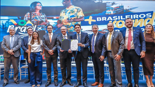 Governo lança 1ª etapa do Voa Brasil para aposentados do INSS