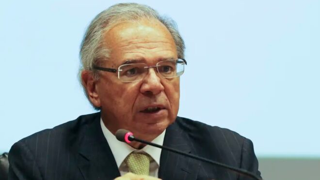 Guedes diz que Lula “chutou o balde” ao tirar o teto de gastos e inchar Estado