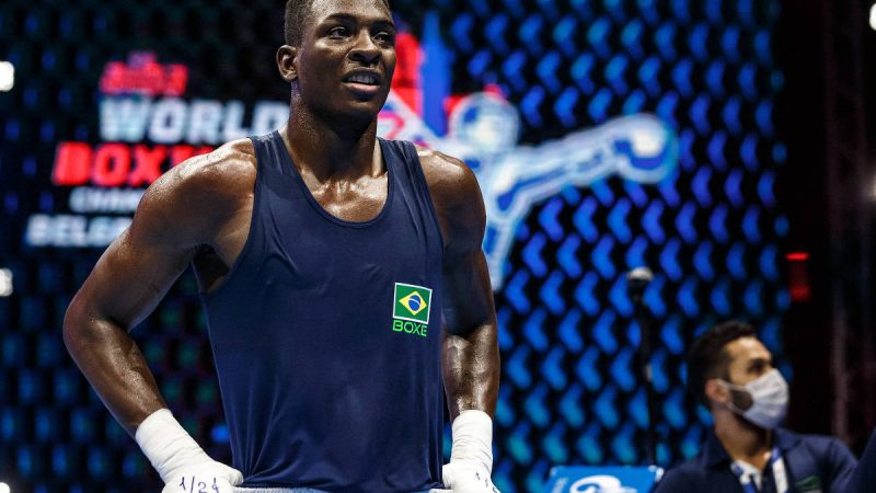 Keno Marley sorri enquanto luta por ouro no boxe em Paris – 12/07/2024 – Esporte