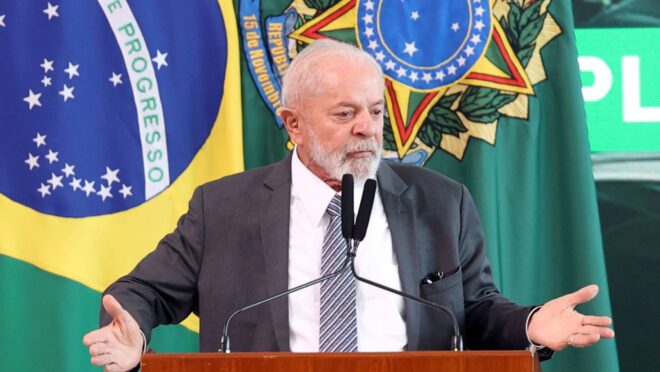 Lula faz aceno ao agro e diz que quem “toma terra” são os bancos, não MST
