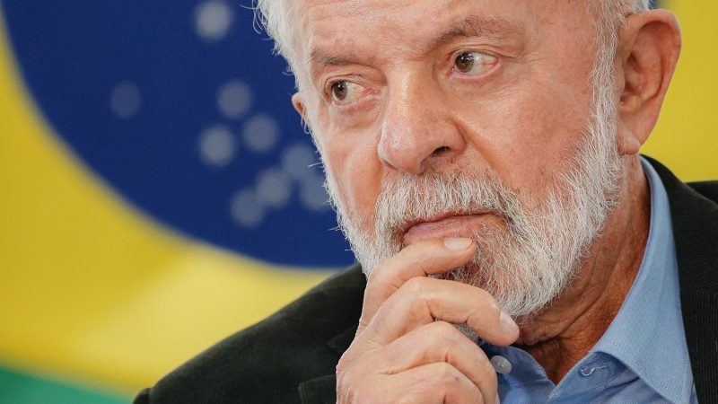 Lula sanciona projetos que beneficiam estudantes e o meio ambiente