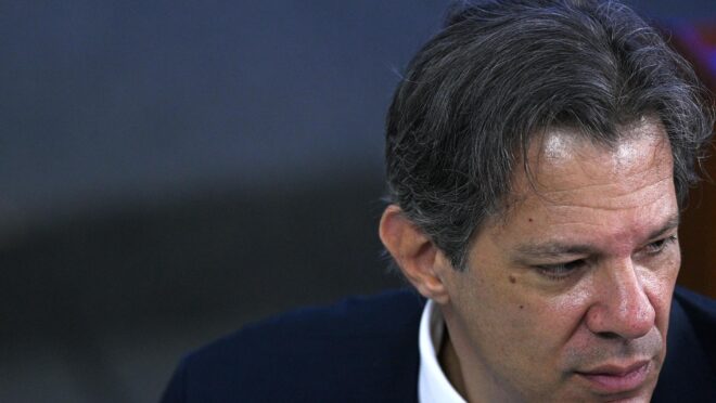 Onda de memes com Haddad desafia comunicação do governo