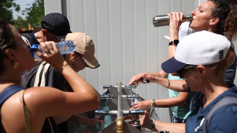 Paris bate 36°C e sobrevive com garrafinhas e leques – 30/07/2024 – Esporte
