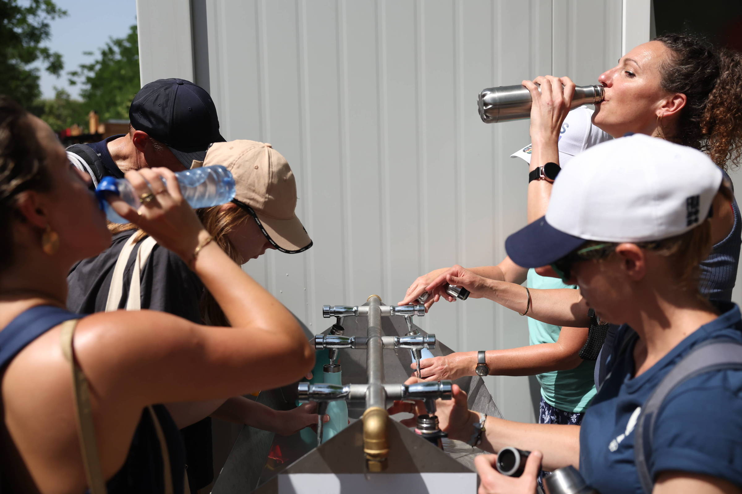 Paris bate 36°C e sobrevive com garrafinhas e leques – 30/07/2024 – Esporte