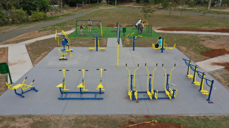 Prefeitura trabalha na urbanização de áreas de lazer em Videiras e no Residencial Sabiás