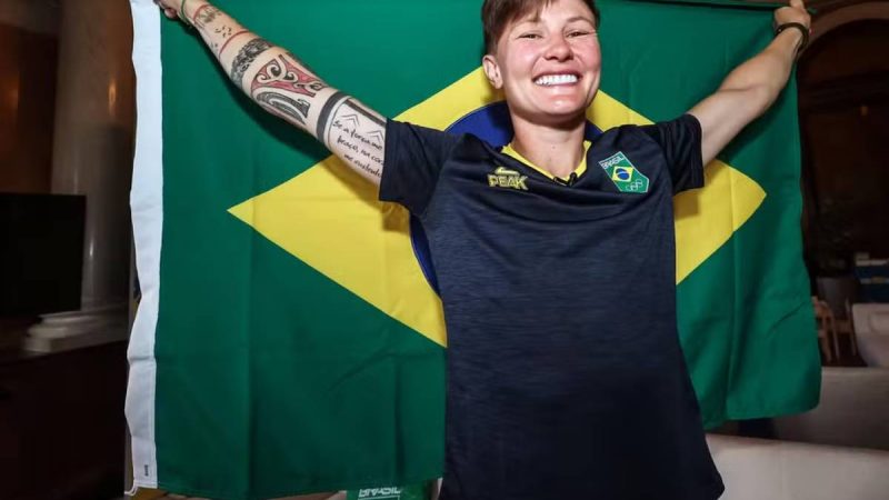 Quem é Raquel Kochhann, porta-bandeira do Brasil nos Jogos – 23/07/2024 – Esporte