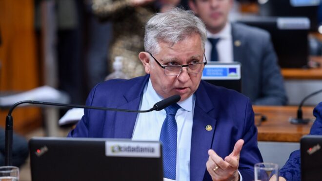 Reforma tributária tem “problemas seríssimos”, diz senador