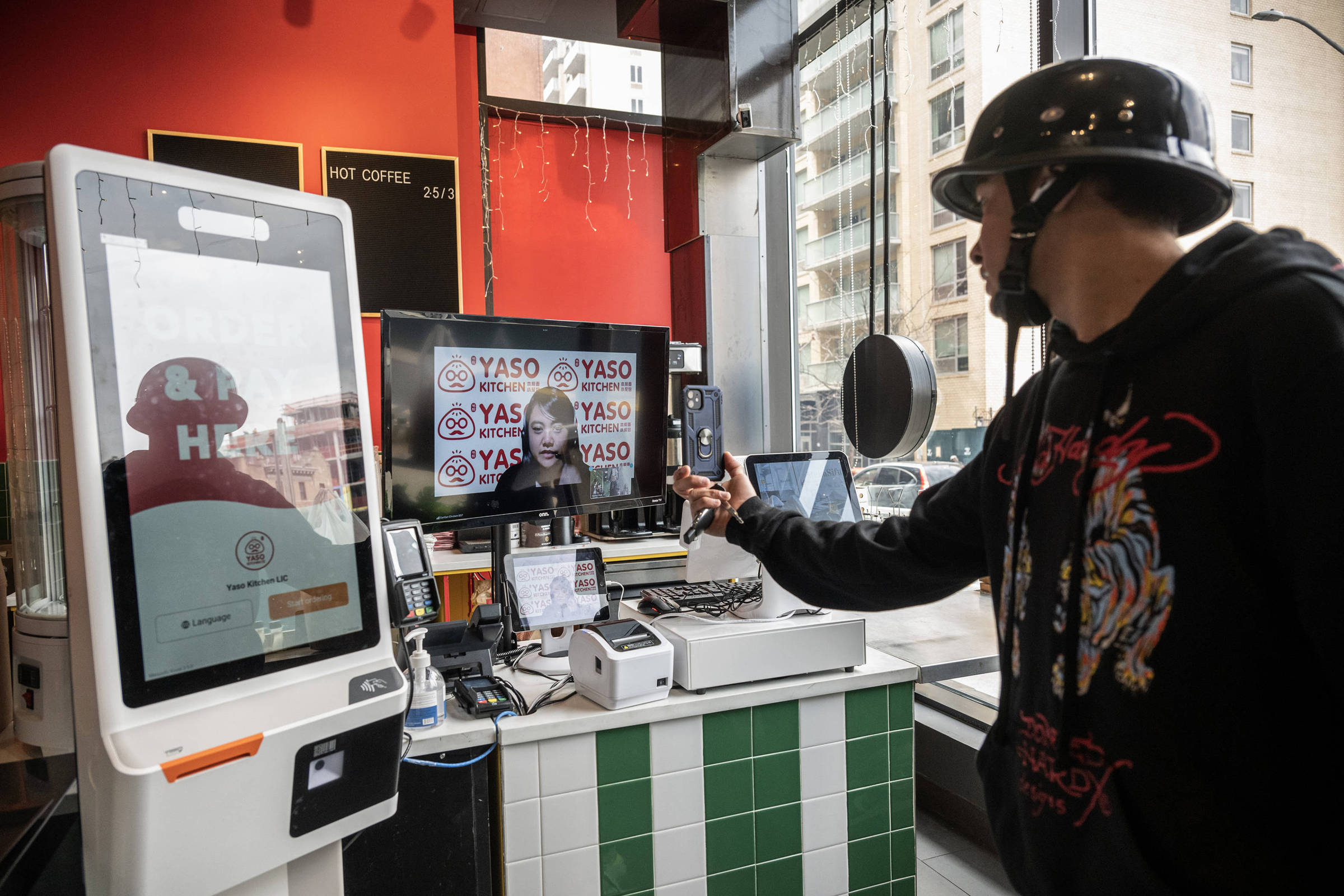Restaurantes de NYC trocam caixas por atendentes virtuais – 15/07/2024 – Turismo