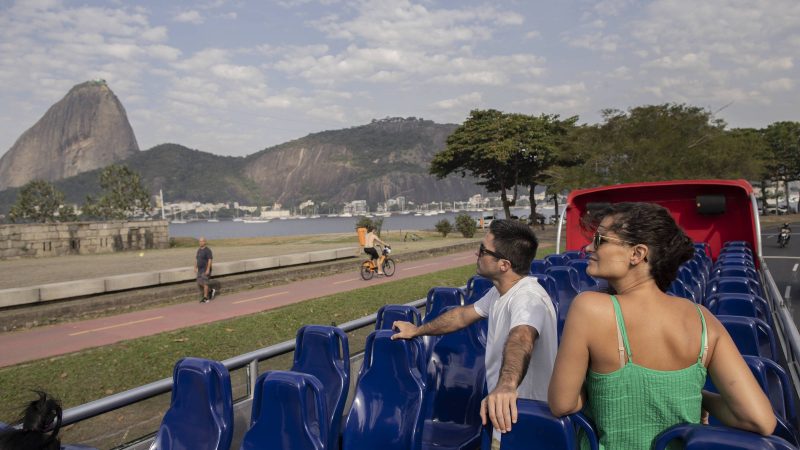 Rio de Janeiro ganha ônibus turísticos com teto aberto – 03/07/2024 – Turismo