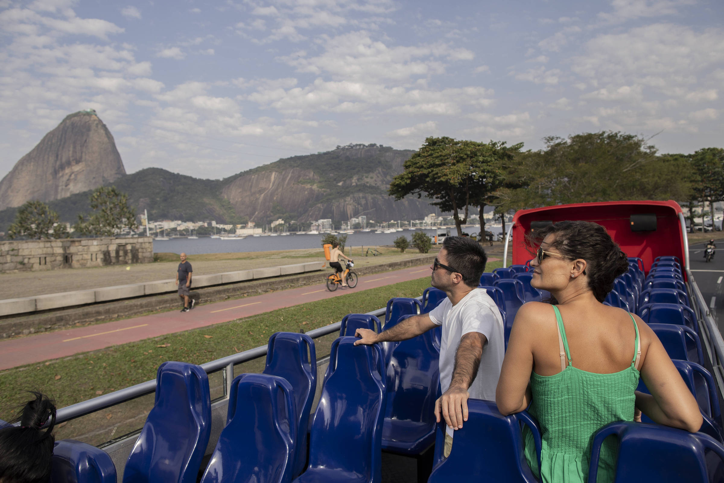 Rio de Janeiro ganha ônibus turísticos com teto aberto – 03/07/2024 – Turismo