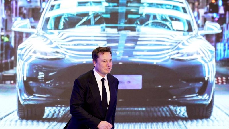 Ação da Tesla desaba 12% e Musk fala de tudo, menos carros – 25/07/2024 – Mercado