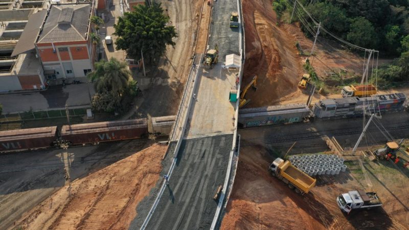 Viaduto construído na passagem de nível da ferrovia do Pimenta será aberto em agosto