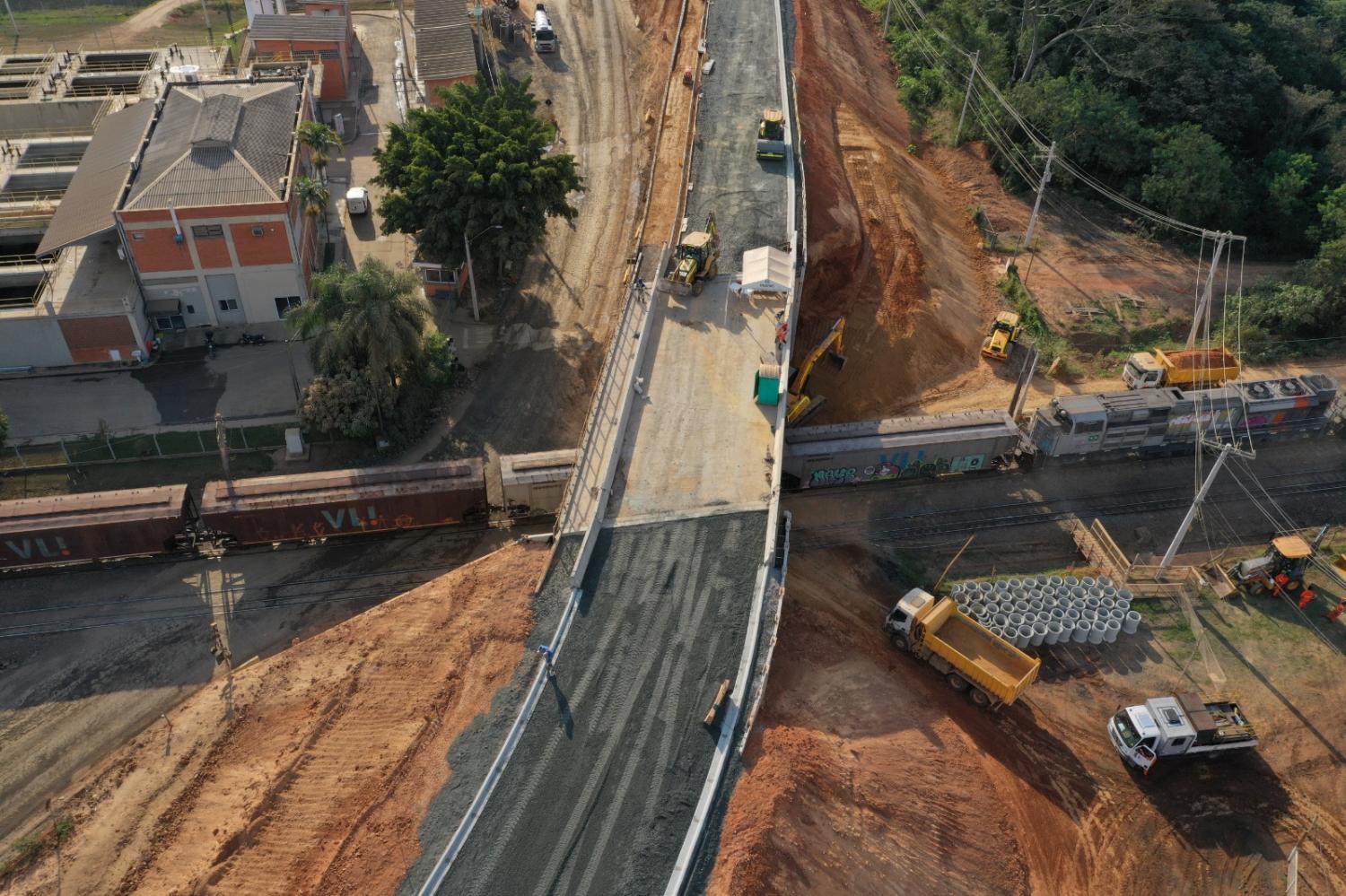 Viaduto construído na passagem de nível da ferrovia do Pimenta será aberto em agosto