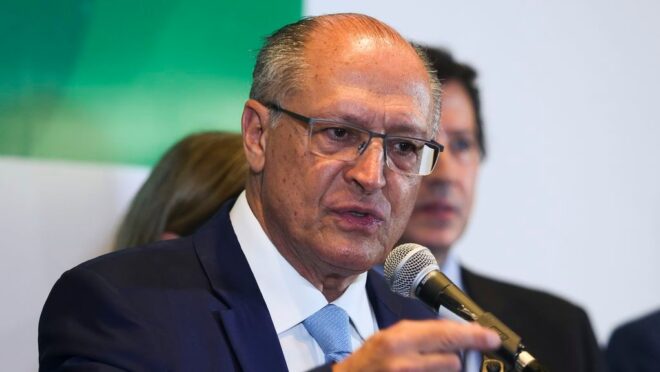 Alckmin diz ser a favor da desoneração da folha, mas sem fazer déficit nas contas
