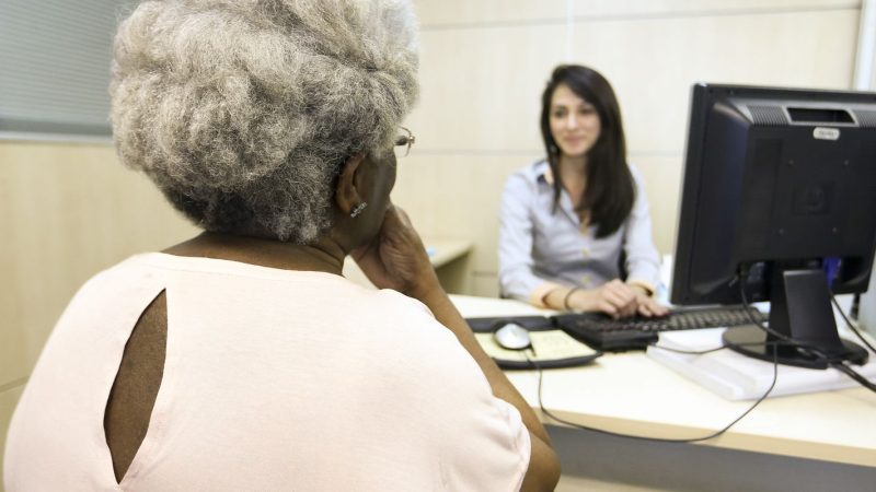 CAE aprova projeto que isenta FGTS e INSS de aposentados contratados