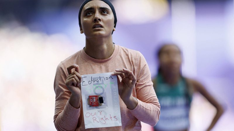 Com performance em Paris, corredora envia mensagem a mulheres afegãs – 08/08/2024 – Esporte