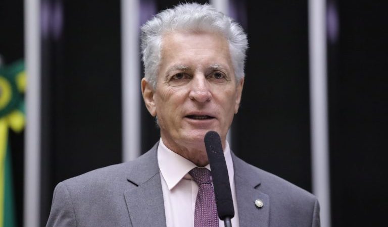 Comissão aprova projeto que considera improbidade descumprir normas sobre piso salarial – Notícias