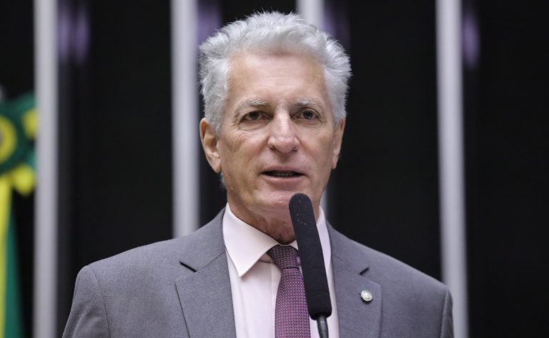 Comissão aprova projeto que considera improbidade descumprir normas sobre piso salarial – Notícias