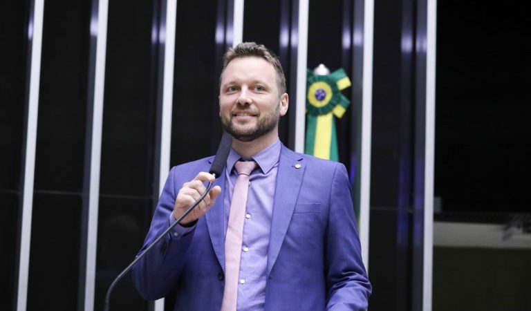 Comissão aprova projeto que inclui empresas que organizam formaturas no setor de eventos – Notícias