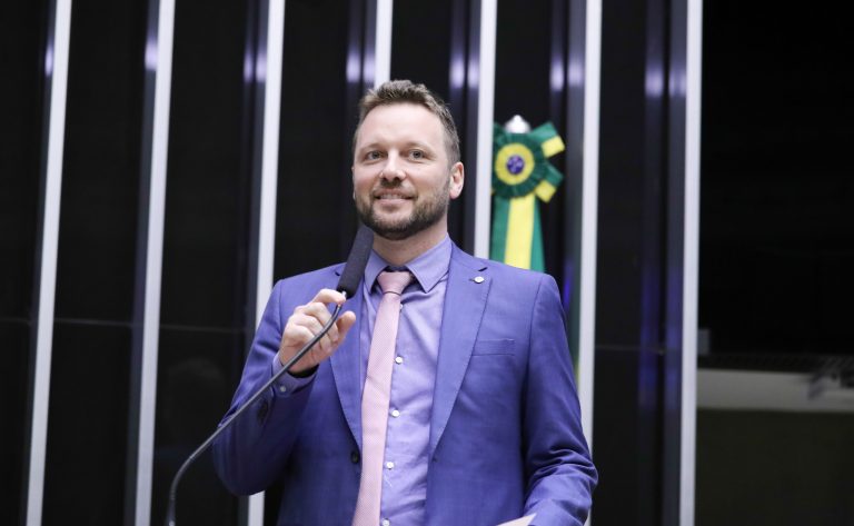 Comissão aprova projeto que inclui empresas que organizam formaturas no setor de eventos – Notícias