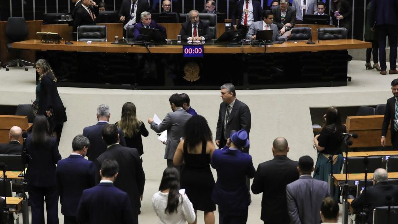 Congresso aprova mudanças na LDO para ajudar vítimas de enchente