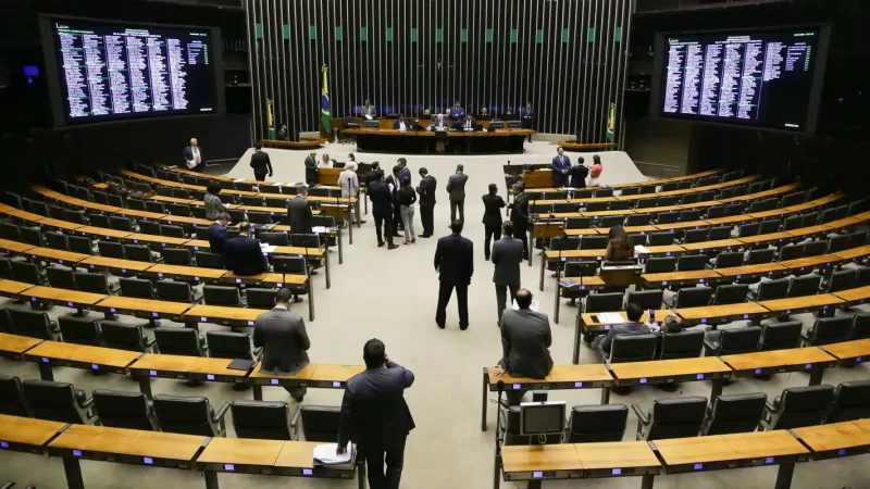 Deputados ajustam agenda de votações ao calendário eleitoral