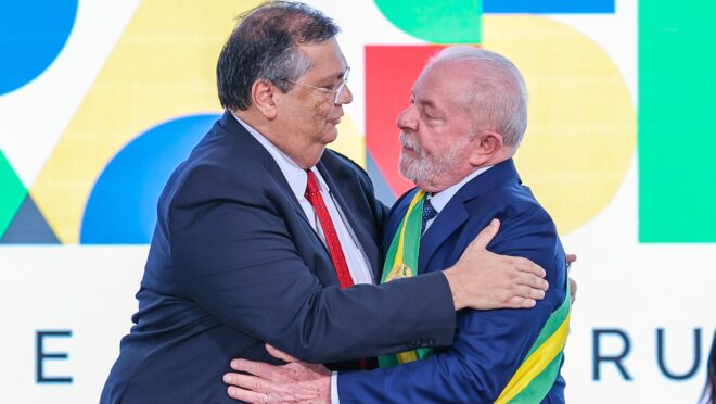 Dino vira peça-chave em guerra entre poderes por emendas