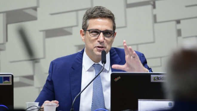 “Elevaremos a taxa de juros se for necessário”, diz Campos Neto