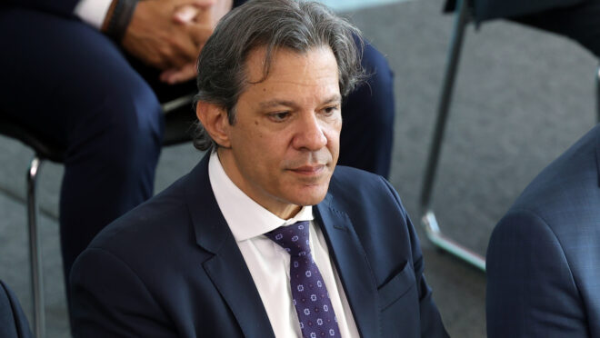 Estamos com restrição monetária severa