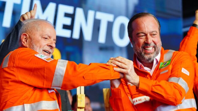 Governo Lula ataca refinarias privatizadas por Bolsonaro