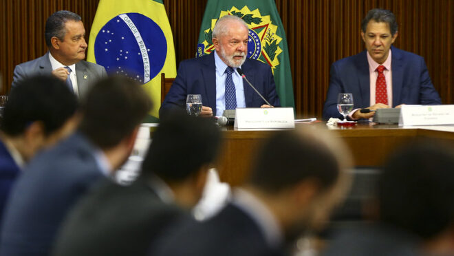 Governo quer fundos de pensão de estatais em obras do PAC