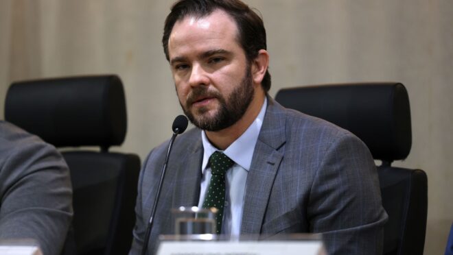 Governo vai propor taxação das big techs neste ano, diz Durigan