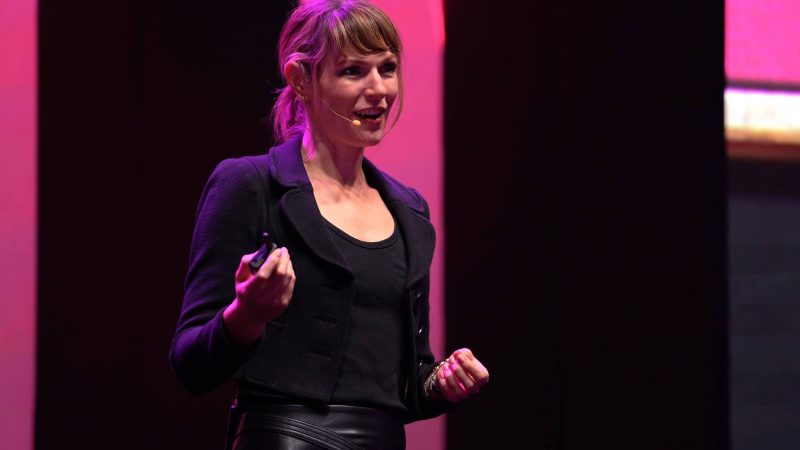 Kate Darling: Tecnologia deve ser menos antropocêntrica – 10/08/2024 – Tec