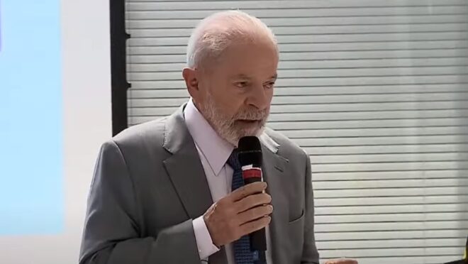 Lula critica privatizações e diz que Telebras pode concorrer com estrangeiras