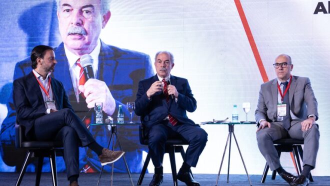 Mercadante defende taxas “mais severas” sobre carros elétricos